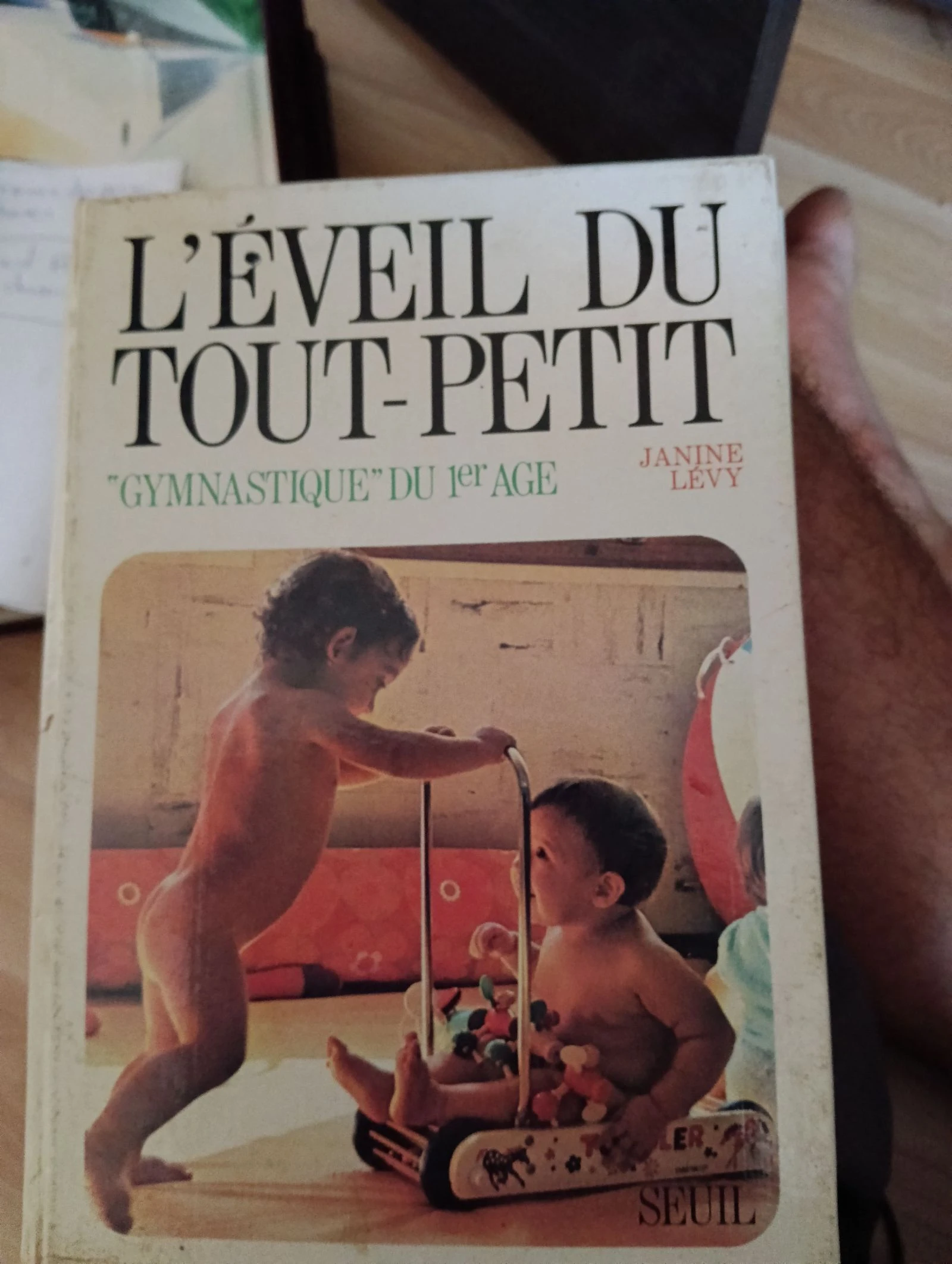  Livre l éveil des touts petits 